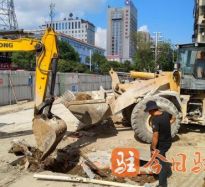 快乐日逼啊啊啊高温下的坚守｜道路建设者用汗水铺就畅通路